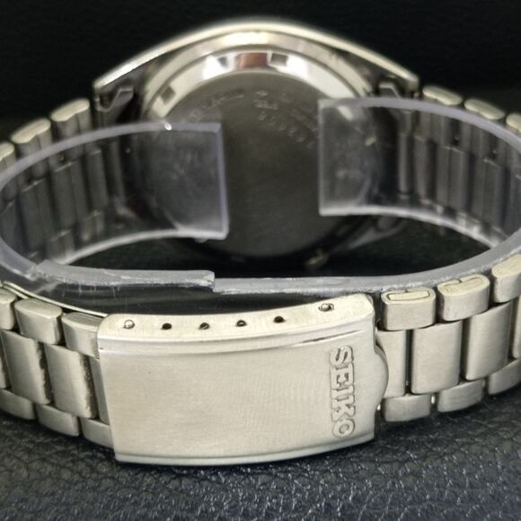 Vintage 1982 Seiko Automatic Mens Silver Watch W/daydate & Blue accents - Picture 2 of 10